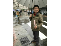 2017/12/9日.本會何會長帶領獅友.參加A3區登山健行活動.登山委員致贈感謝狀.地點大湖公園